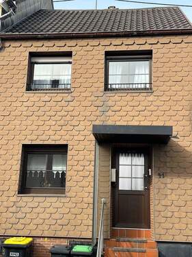 Vorderansicht - Wannemacher Immobilien **** Gemütliches gepflegtes Einfamilienhaus in einer schönen Lage von Elversberg ****