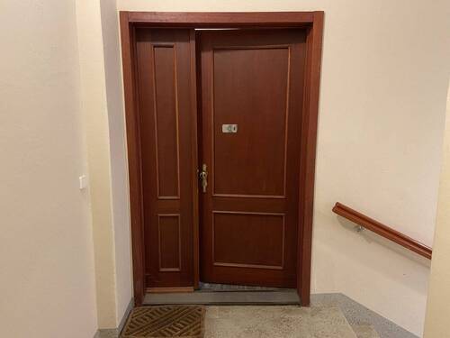 Wohnungseingang - Etagenwohnung mit 65,00 m&sup2; in Zwickau zum Kaufen