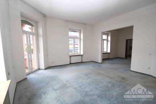 aktuelles Wohnzimmer mit Blick zum Esszimmer - 