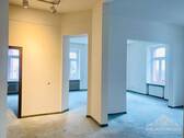 Flur + Blick ins Wohnzimmer - 