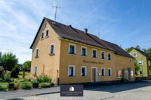 Titelbild - Geräumiges Wohnhaus mit Scheune und großem Grundstück in Freihung