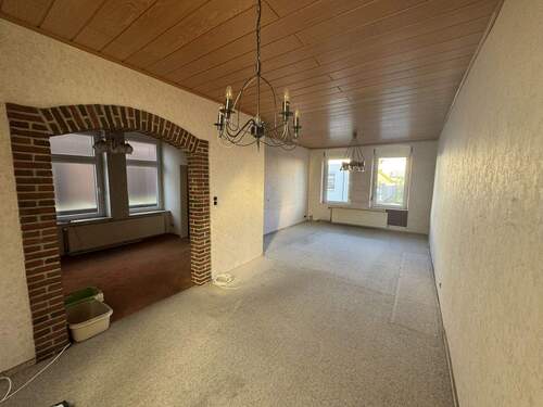 Wohnbereich - 5 Zimmer Doppelhaushälfte zum Kaufen in Lage