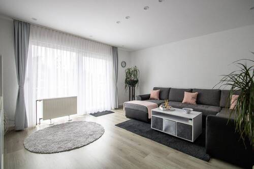Wohnung 1 Wohnzimmer - Modernisiert & vollvermietet - Mehrfamilienhaus mit Stellplätzen und Mietsteigerungspotenzial in KR-Cracau