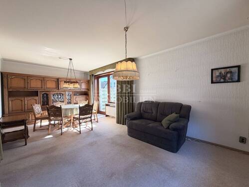 Wohnzimmer mit offenem Essbereich - 3 Zimmer Einfamilienhaus in Norderstedt