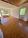 Wohn-Esszimmer mit echtem Parkettboden und Zugang zum Balkon - Helle 3-Zimmerwohnung im Herzen von Bad Staffelstein im 1. OG