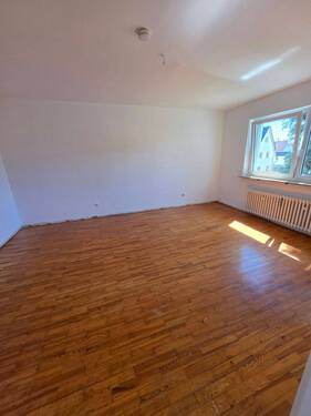 Schlafzimmer mit echtem Parkettboden - 