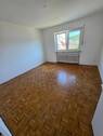 Kinder-oder Arbeitszimmer mit echtem Parkettboden - 