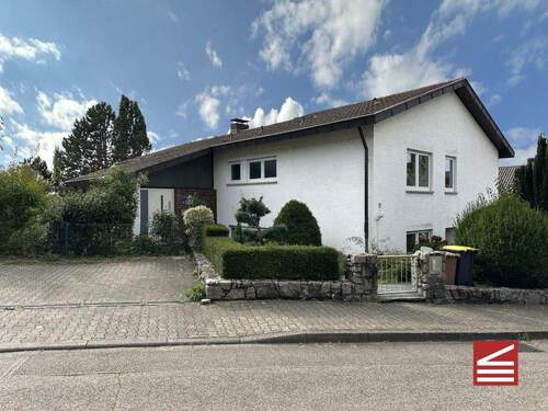 Straßenansicht - 9 Zimmer Einfamilienhaus zum Kaufen in Baden-Baden