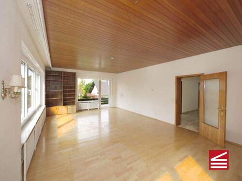 Wohn- Esszimmer, Blick Richtung Balkon - 