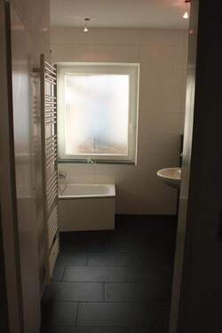 Bad EG - 1 Zimmer Mehrfamilienhaus, Wohnhaus in Barntrup