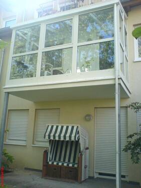 Außenansicht der Wohnung im 1. OG mit Wintergarten - 2 Zimmer Etagenwohnung zur Miete in Bad Staffelstein