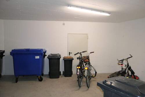 Platz für Fahrräder und Müllbehälter in der TG - 