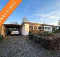 Charmanter Flachdachbungalow mit Carport und hübschem Gartengrundstück in Stadtwaldnähe - Verden