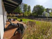 Die Gartenterrasse mit wunderbarem Blick in den Pa - 