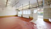 Gewerbe Innenansicht mit Laderampe - 