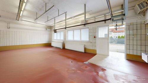 Gewerbe Innenansicht mit Laderampe - 