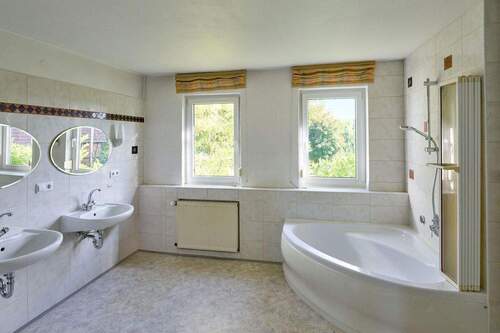 Helles Badezimmer 1.OG - 