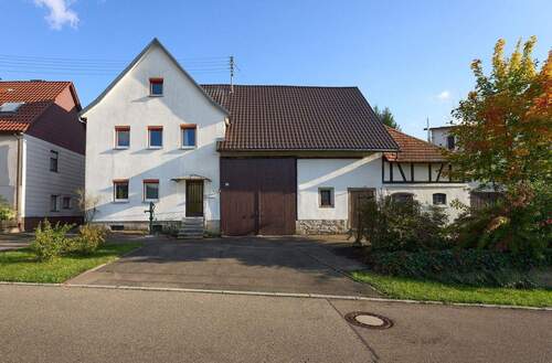 Frontseite vom Gebäude - Bauernhaus, Landhaus mit 152,60 m² in Backnang zum Kaufen