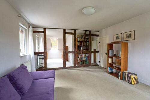 Wohnzimmer 1.OG mit Balken - 