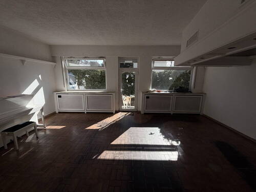 Bild 1 - Heller Bungalow mit 2 Garagen, 2 Stellplätzen, Garten in ruhiger zentraler Lage