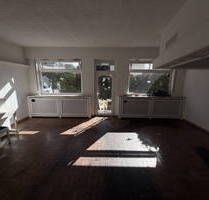 Heller Bungalow mit 2 Garagen, 2 Stellplätzen, Garten in ruhiger zentraler Lage - Neu-Isenburg Gravenbruch