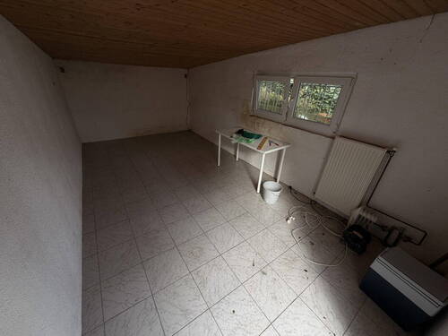 rechte Garage (Hobbyraum) - 