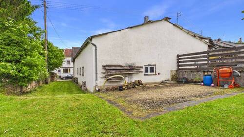 Stellplatz hinterm Haus - 