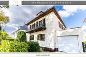 Titelbild - Attraktives Mehrgenerationenhaus mit ausgebautem Dachgeschoss, Garten und Garage in Neu-Isenburg