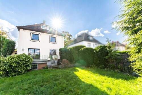 Gartenansicht - 8 Zimmer Mehrfamilienhaus, Wohnhaus in Neu-Isenburg