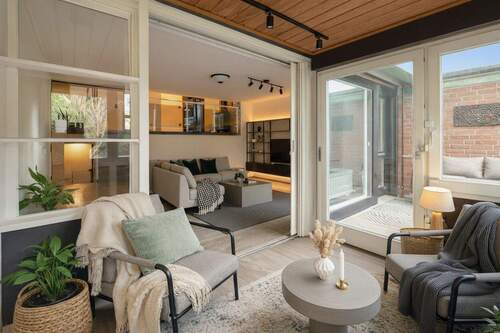 Wintergarten angrenzend zum Wohnzimmer illustriert - 