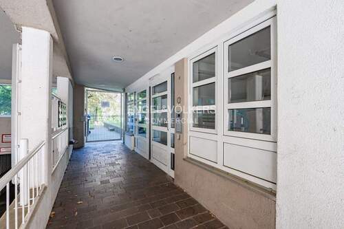 Hauseingang - Voll vermietetes Mehrfamilienhaus-Ensemble mit Tiefgarage