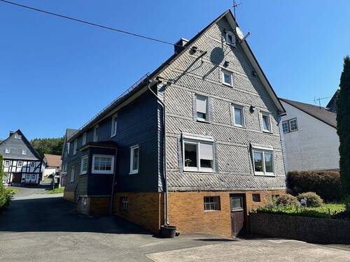 Ansicht vom Hof - Einfamilienhaus mit 138,30 m&sup2; in Erndtebrück zum Kaufen