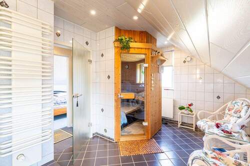 Badezimmer Dachgeschoss - mit Sauna - 