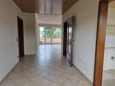 Blick vom Essbereich in den Wohnbereich - 3-Zimmerwohnung mit Garage - 269.000,00&nbsp;EUR Kaufpreis, ca.&nbsp; 84,50&nbsp;m&sup2;&nbsp;Wohnfl&auml;che