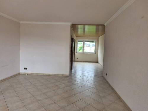 großer Wohn- Essbereich, Blick aus Richtung Balkon - 3 Zimmer Etagenwohnung zum Kaufen in Bonn