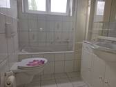 Wannenbad mit Fenster - 