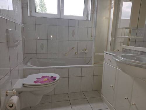 Wannenbad mit Fenster - 