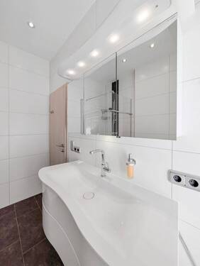 Badezimmer - Werz Immobilien - 
