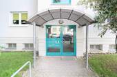 Hauseingang - 2 Zimmer Etagenwohnung zum Kaufen in Dresden