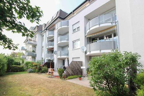 Rückansicht mit Garten- und Terrassenbereiche - Etagenwohnung mit 66,80 m² in Dresden zum Kaufen