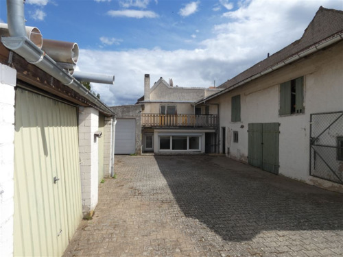 Hinterhaus-Nutzflächen mit Garagen - 