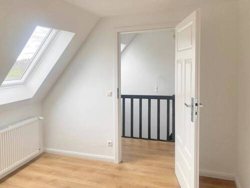 Dachgeschoss - 5 Zimmer Mehrfamilienhaus, Wohnhaus in Seegebiet Mansfelder Land