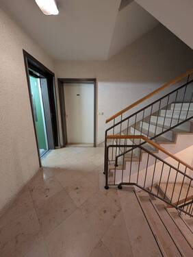 Aufzug vor Eingangstüre - 