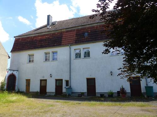 Hausansicht - Historischer Bauernhof mit ca. 2.185 m² Grundstück bei Oschatz zu verkaufen