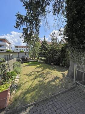 Gemeinschaftsgarten mit Grillplatz - 