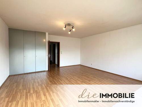 Wohn- Schlafzimmer - Refrath: Charmante 1-Zimmer-Wohnung mit Balkon & TG-Stellplatz -sofort bezugsfrei!