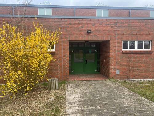 Eingang - Halle zum Kaufen in Stavenhagen OT Basepohl