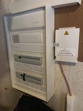 Zählerkasten und Glasfaseranschluss - 