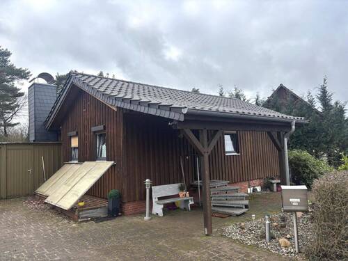 Eingang und Kellerabgang - Einfamilienhaus mit 80,00 m&sup2; in Küsten zum Kaufen