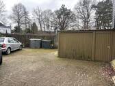 Garage und Stellplätze - 